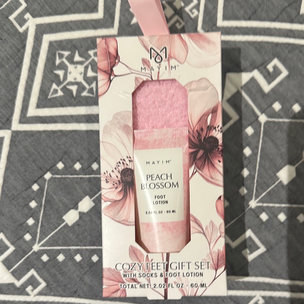 Mayim Peach Blossom Cozy Feet Gift Set